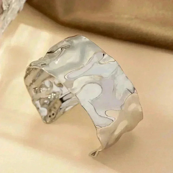 silver tone textured cuff bangle chic classic trending - Picture 2 of 2